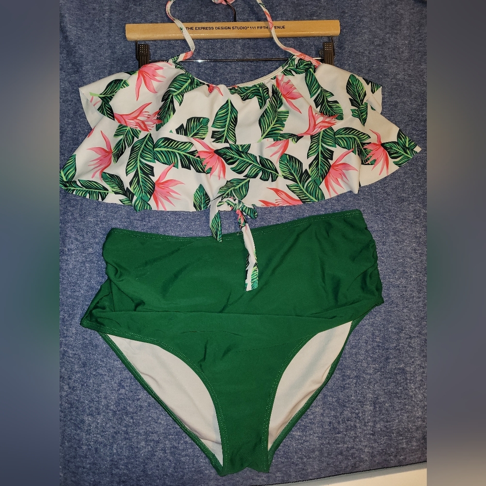 Bikini - Picture 7 of 12
